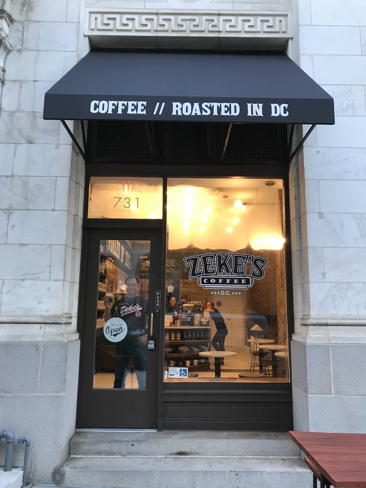 Zeke's Coffee of DC - Downtown interior