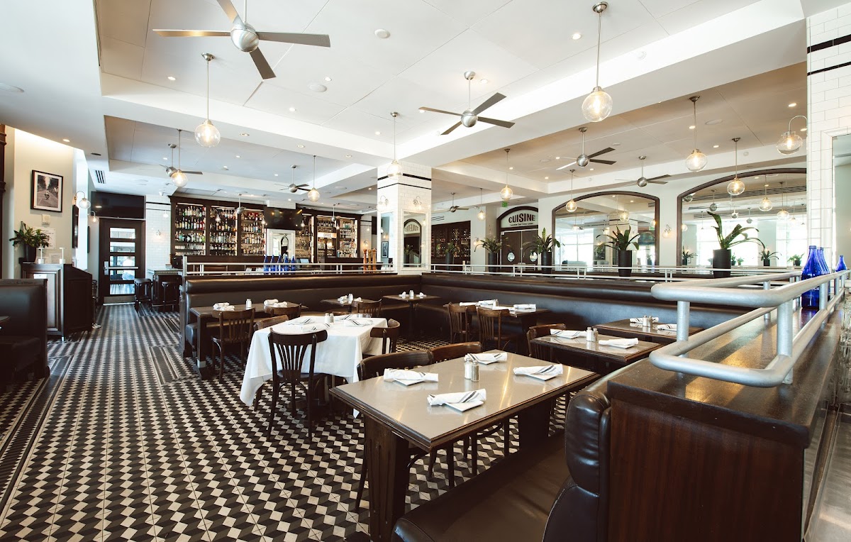 Cassis Market & Cafe interior