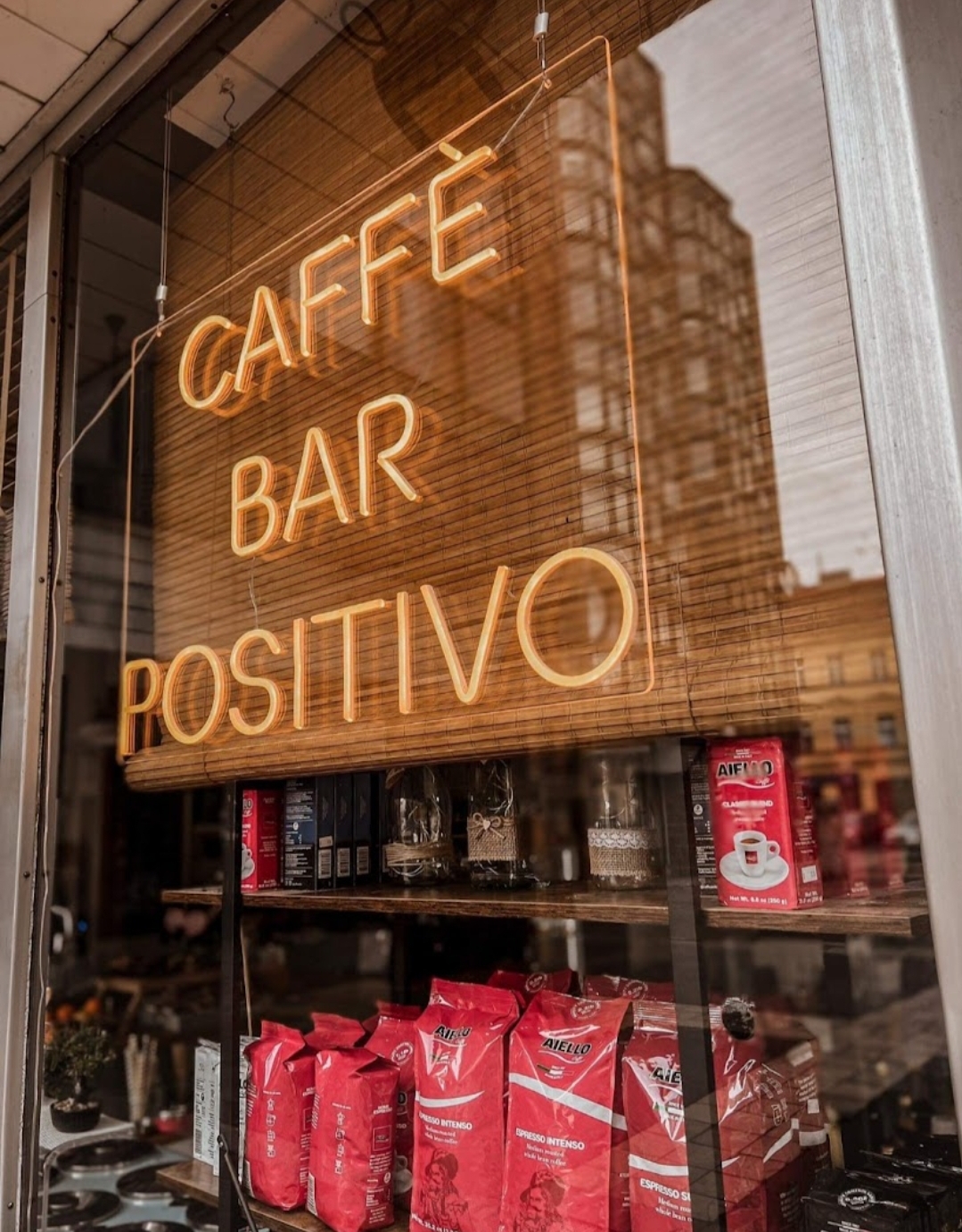 Caffè Bar Positivo interior