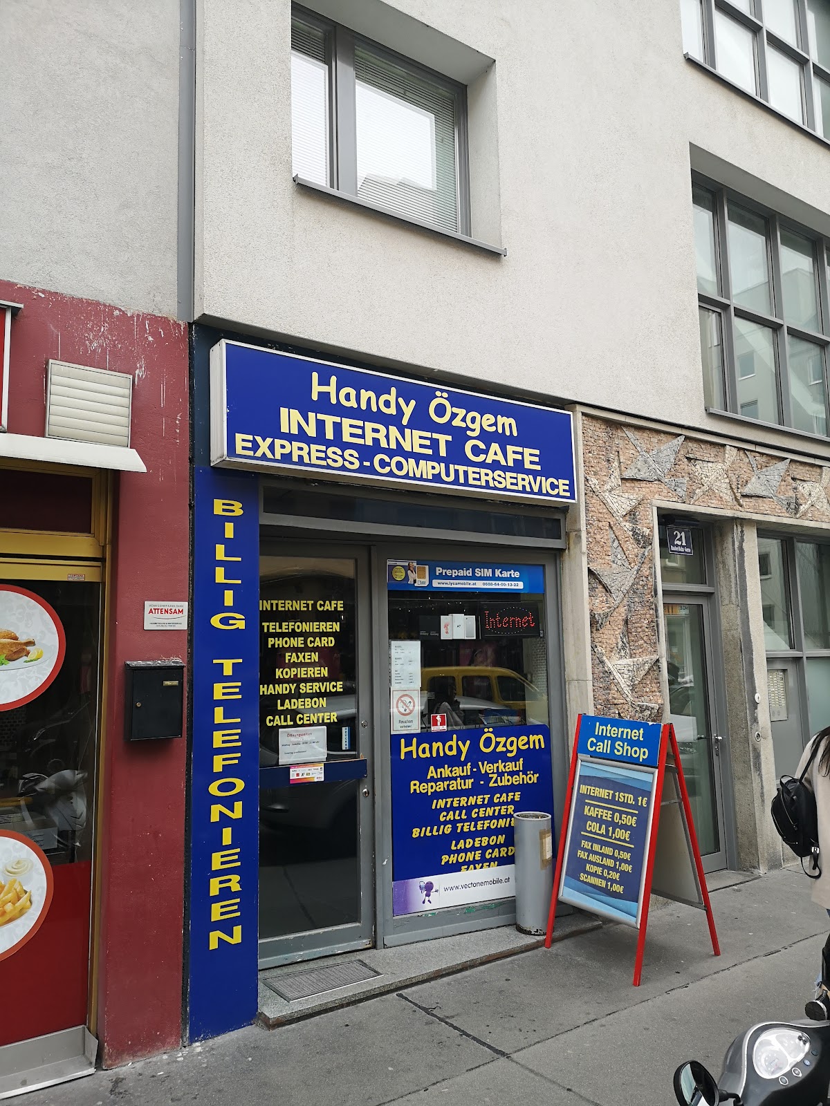 Handy Özgem Internetcafe interior
