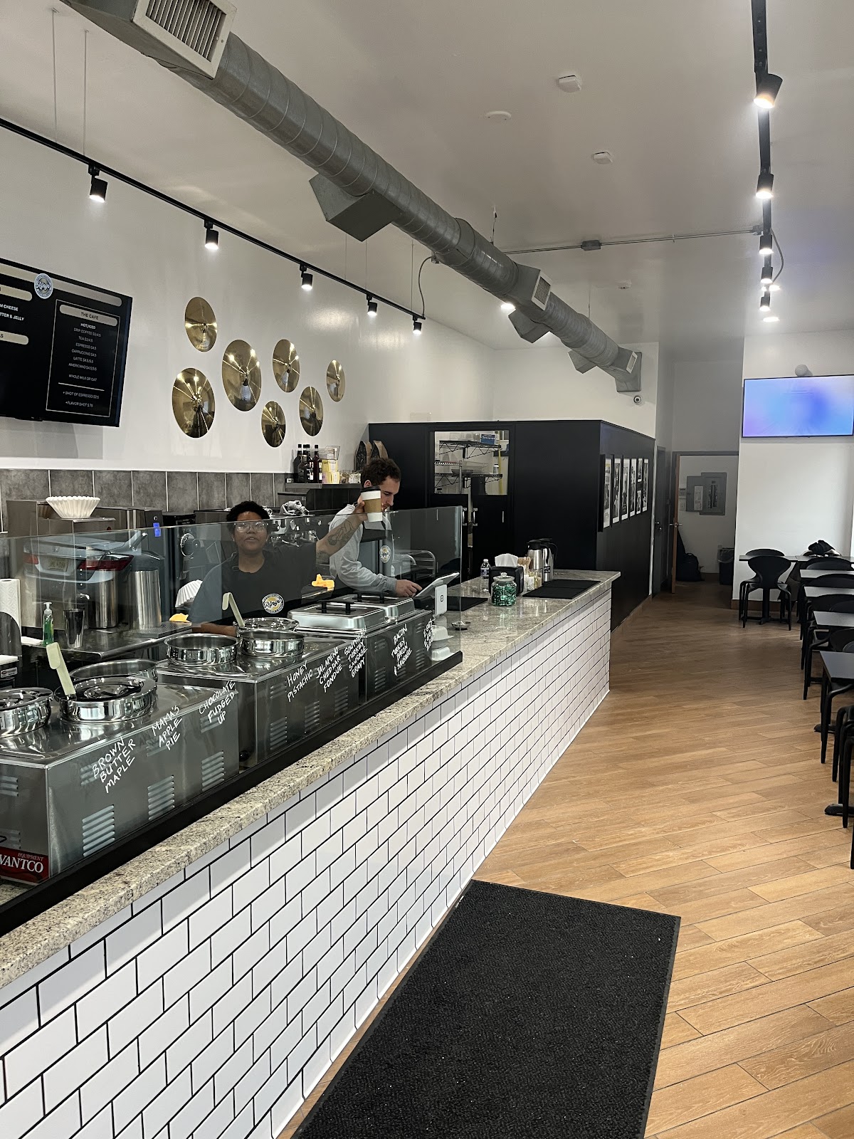 Ringo Coffee & Donuts interior