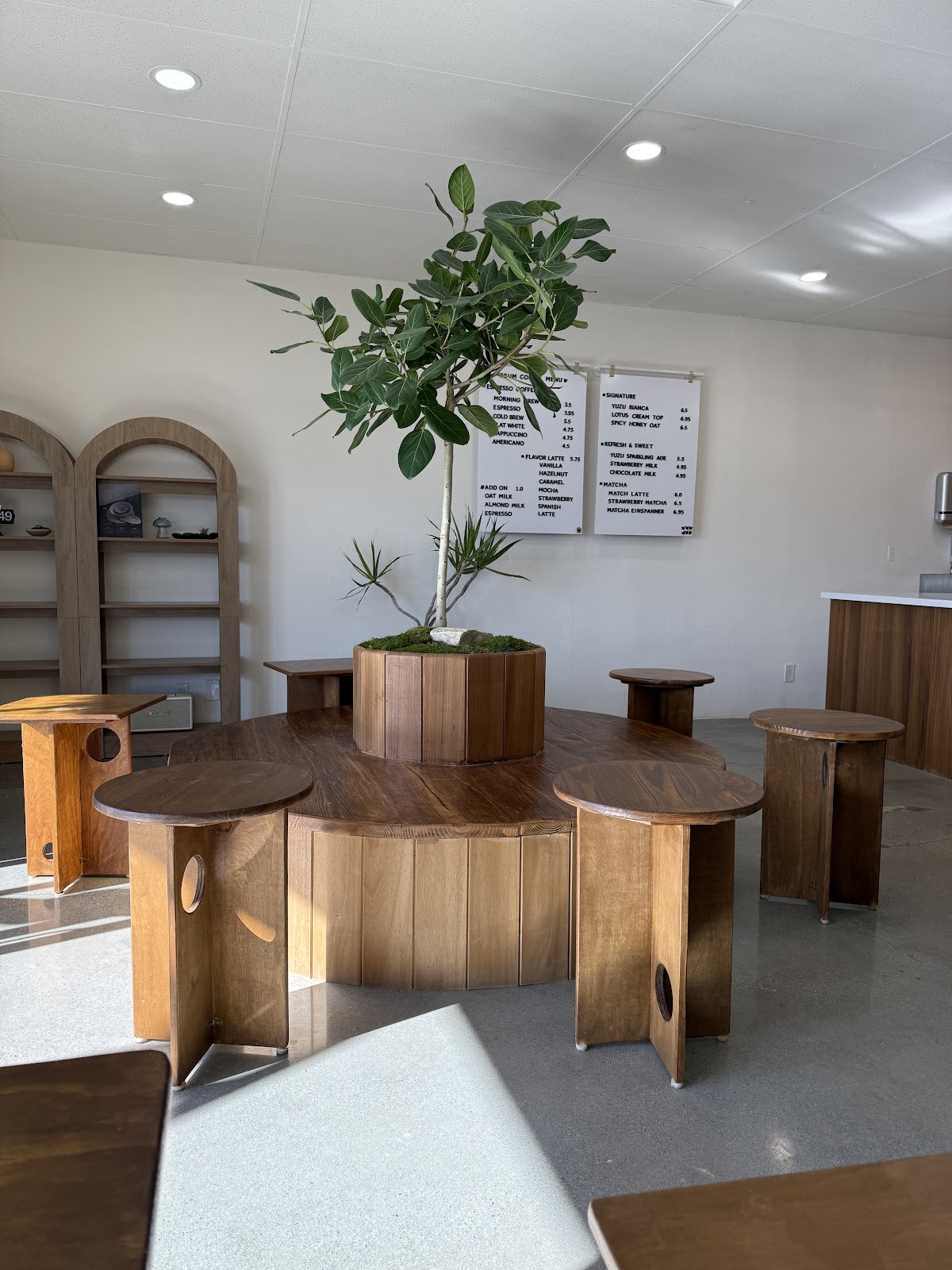 SSUM Coffee interior