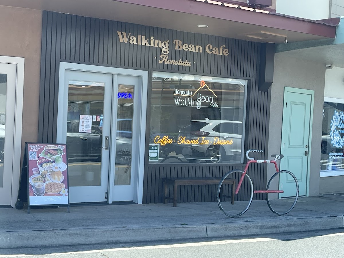 Walking Bean Cafe (Coffee, Shaved Ice, Dessert) interior