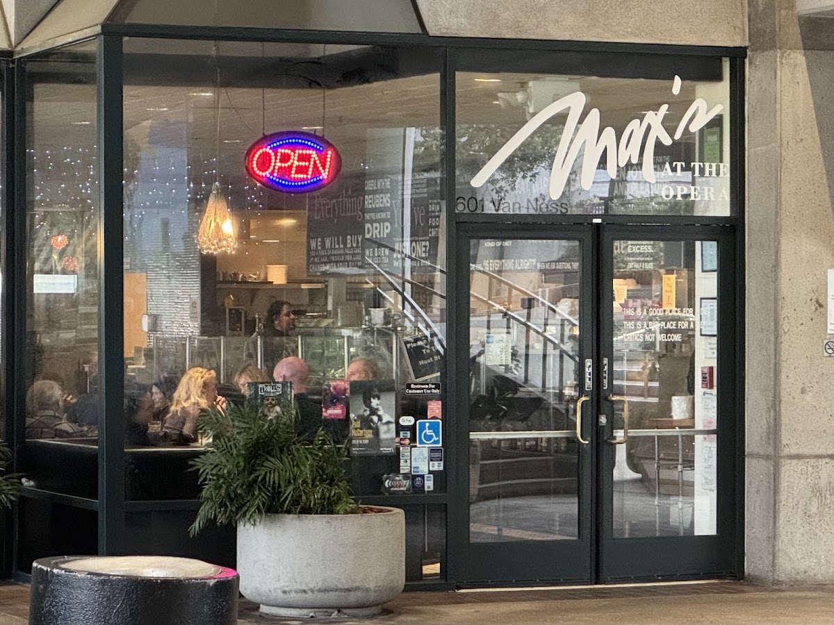 Max's Opera Cafe interior