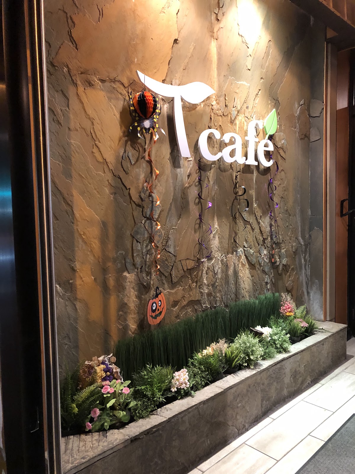 T Cafe interior