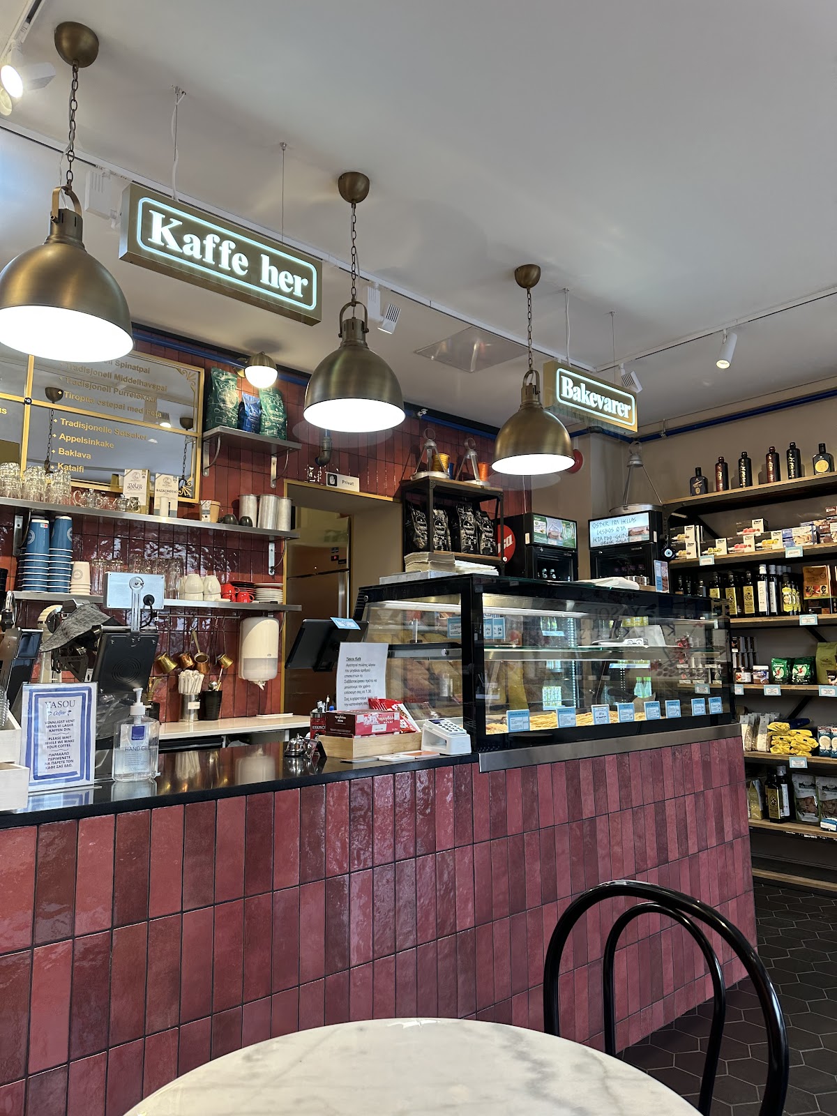 Yasou Gresk Bakeri og Kafe interior
