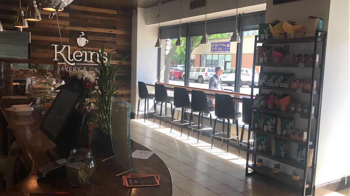 Klein's Bakery & Cafe (Buena Park) interior