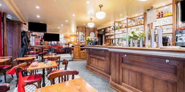Losserand café interior