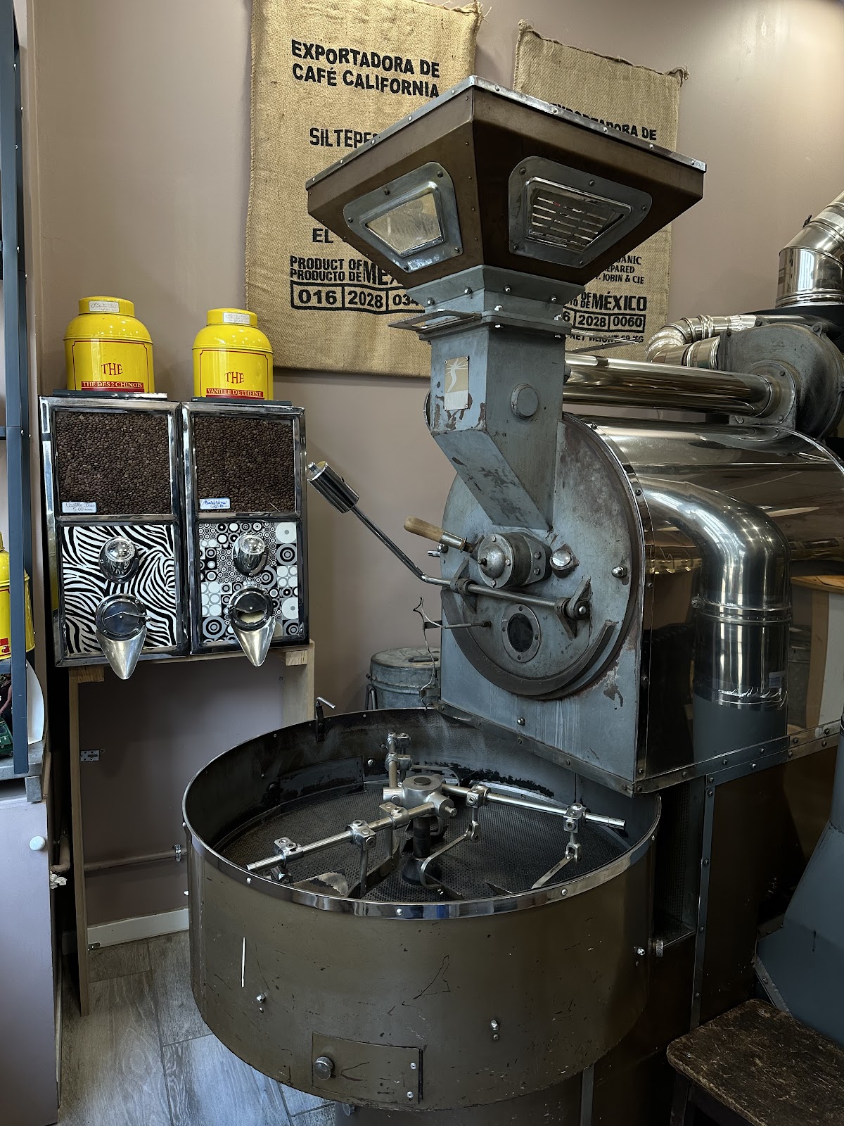 Brûlerie Barbès interior