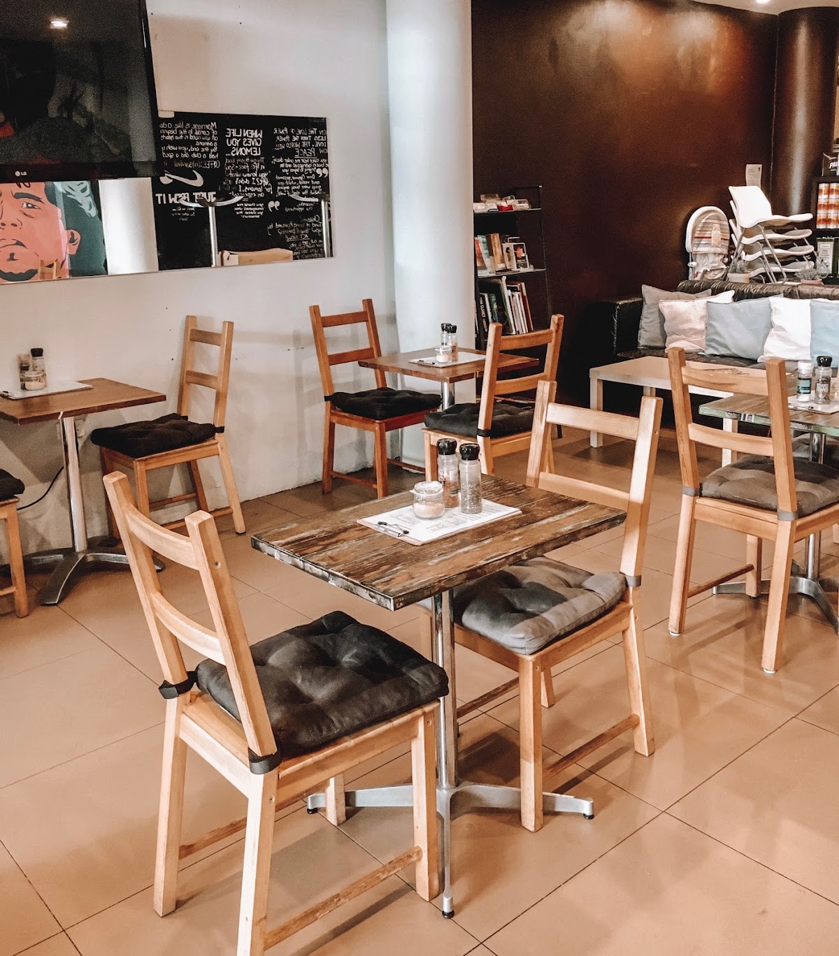 Cafe Sorelle interior