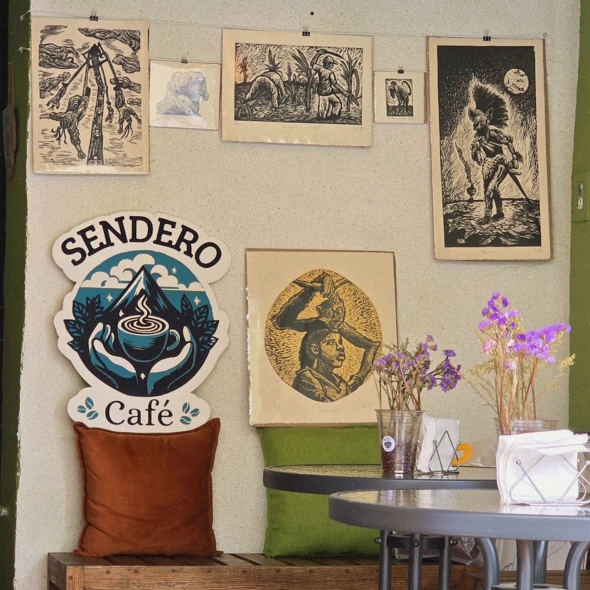 Sendero Café interior