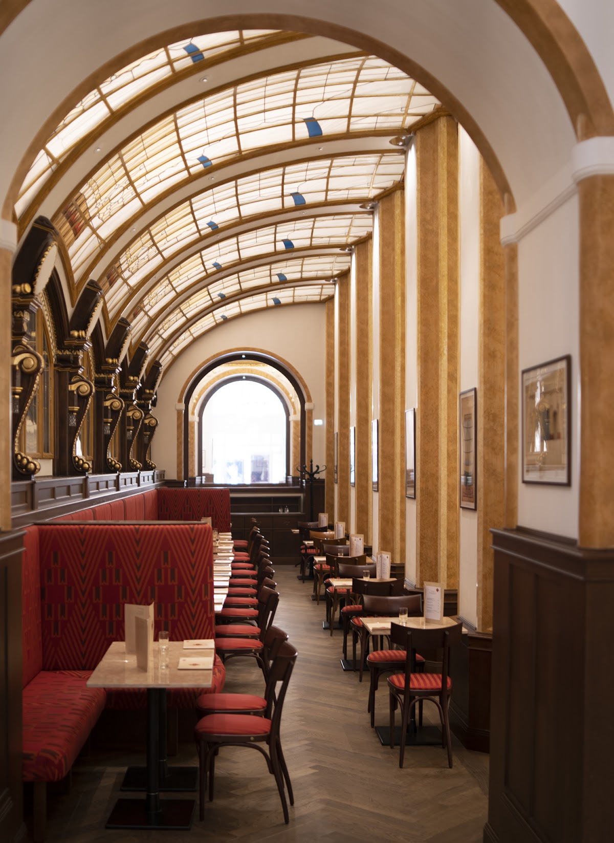 Café Drei Husaren. interior