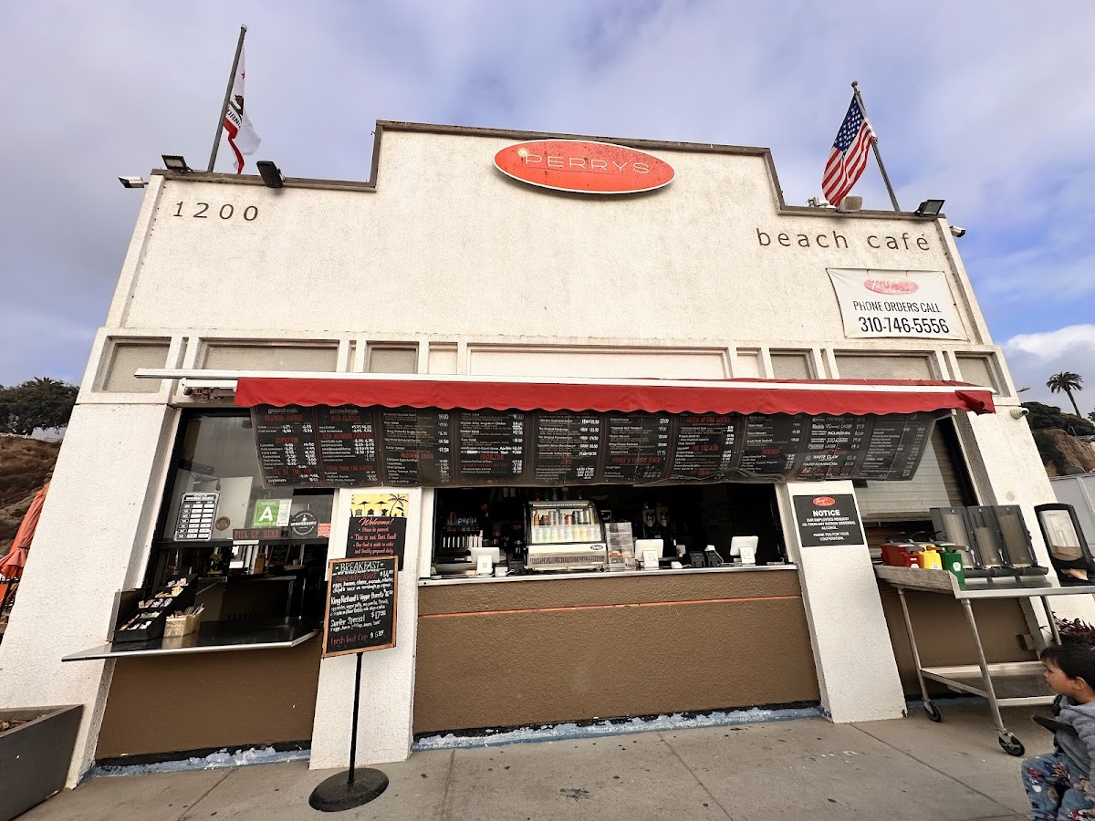 Perry’s Cafe & Beach Rentals - 1200 interior