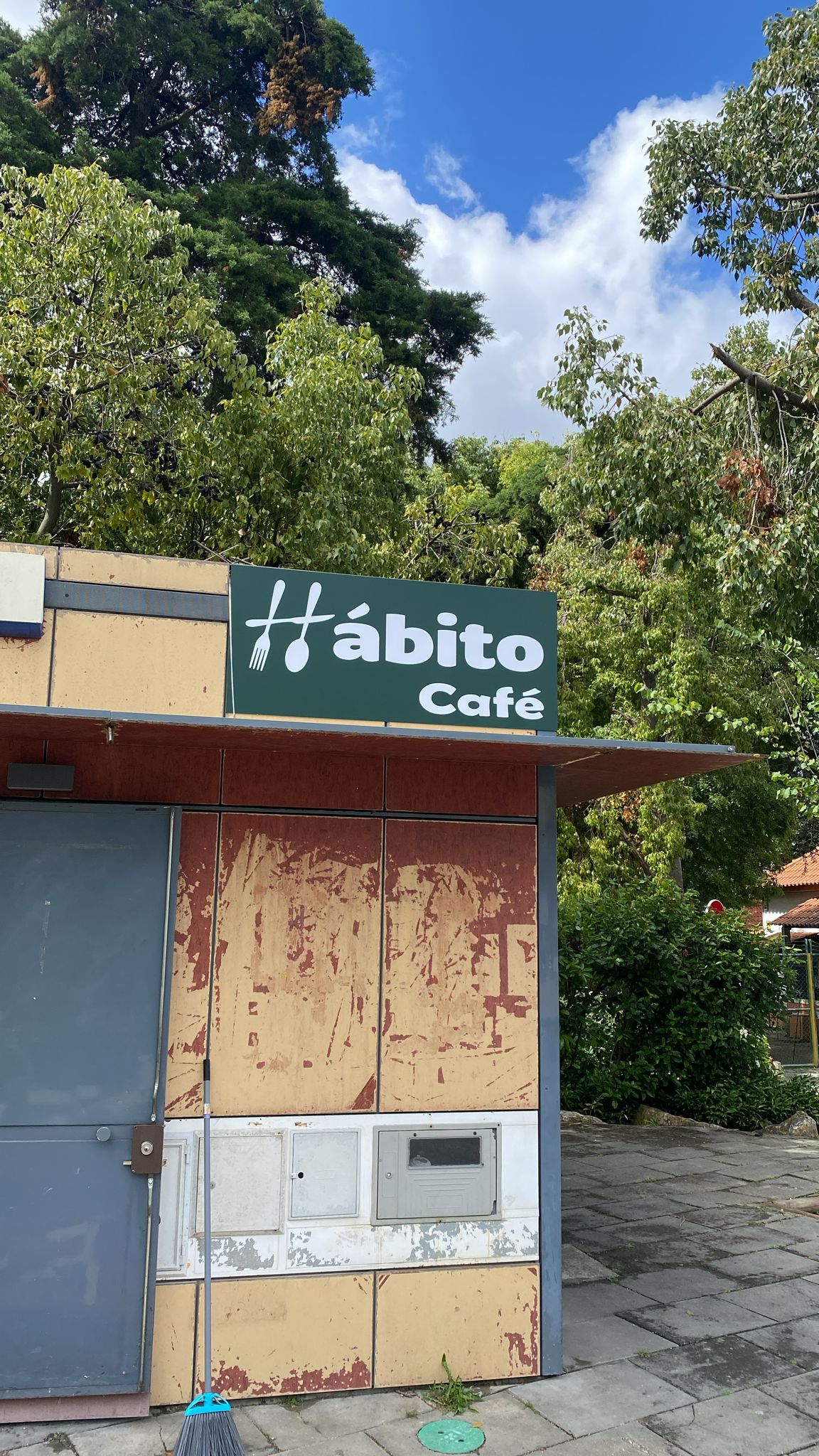 Hábito Cafe, Beato interior