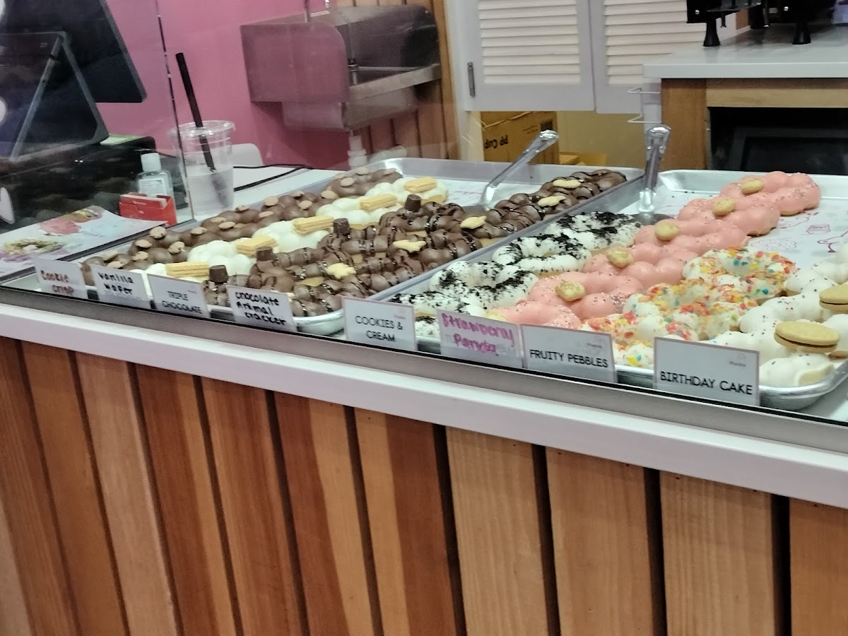 Pinku Mochi Donut Cafe interior