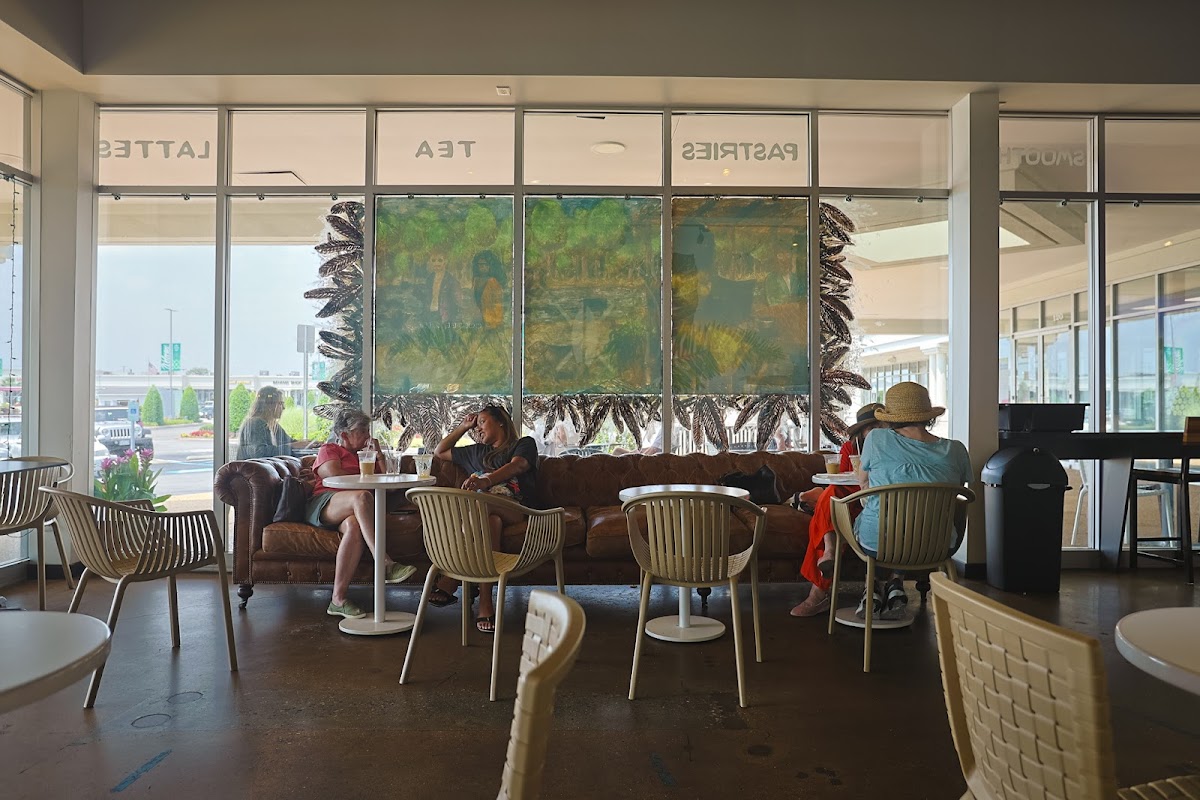 Roast Rider Coffee + Tea interior