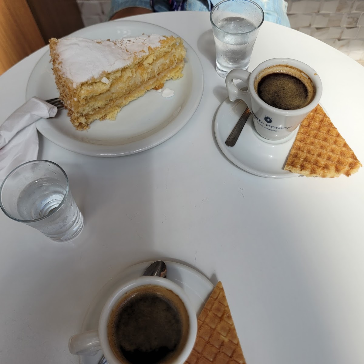 Nerone gelato e caffe interior