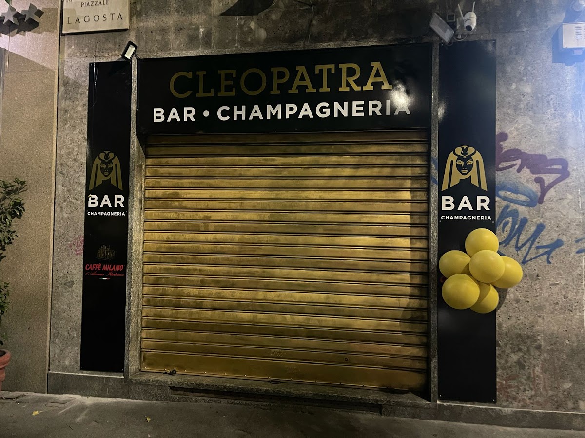 Cleopatra bar champagneria interior