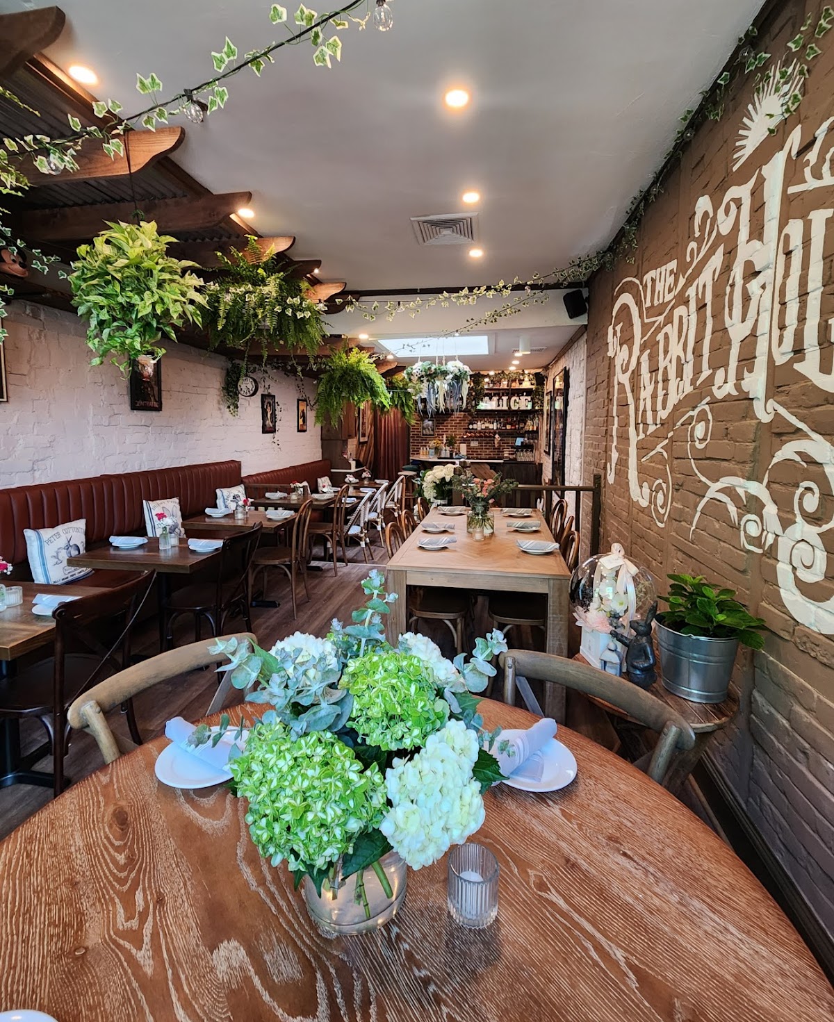 Alice Comfort Cocktail interior