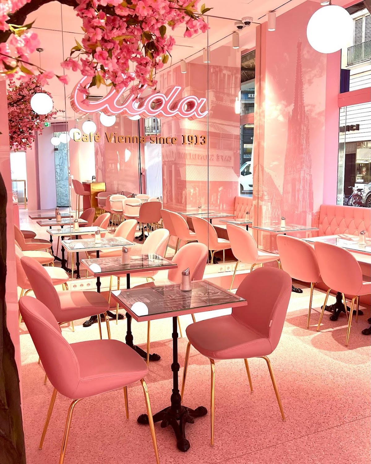 AIDA - Café-Konditorei interior