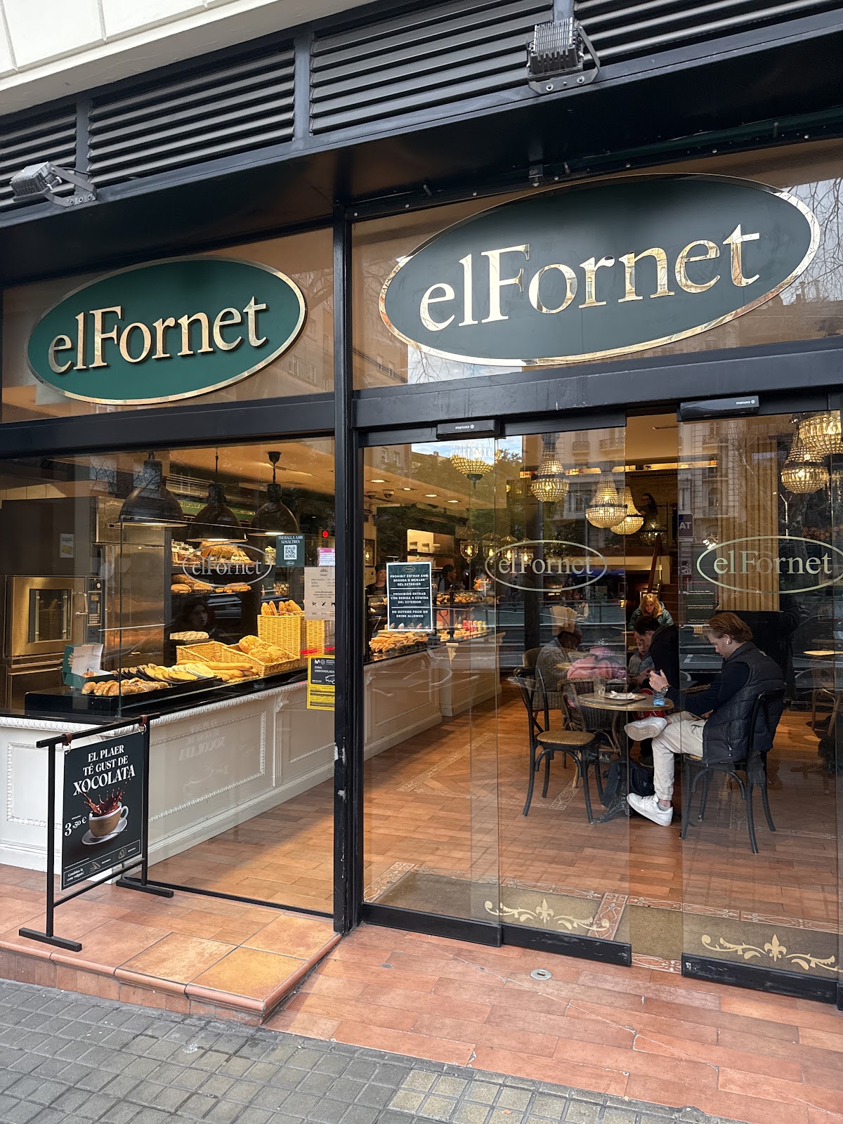 El Fornet - Cafetería en Plaça Bonanova 9 interior