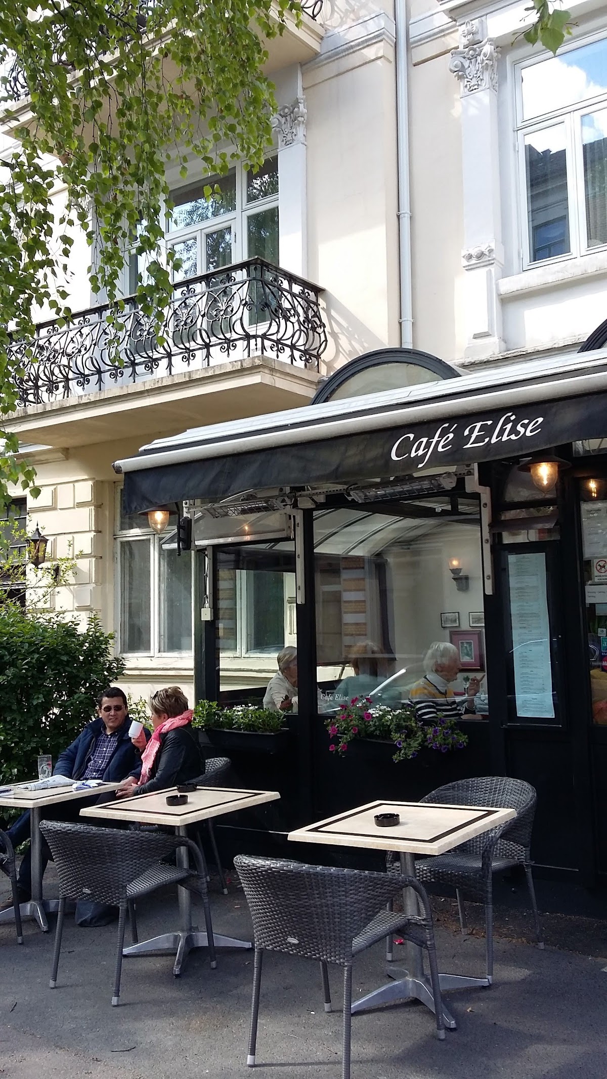 Elise Cafe AS interior