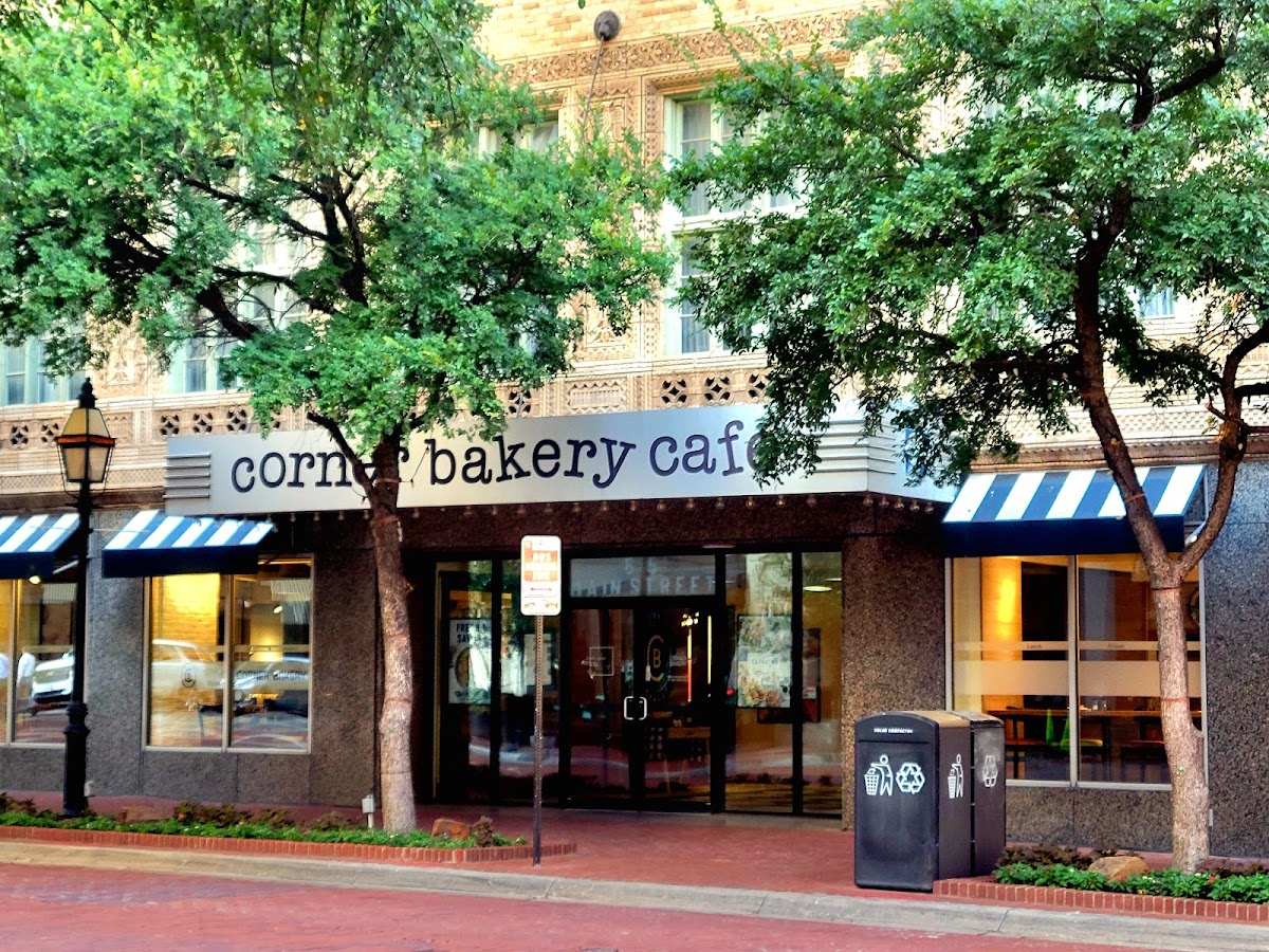 Corner Bakery Cafe interior