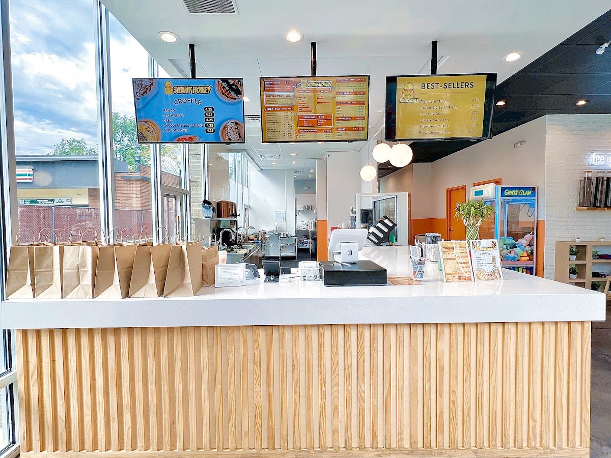 Sunny Honey interior