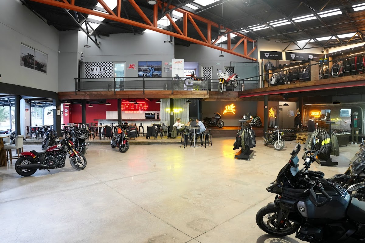 META MOTOR BISTRO interior