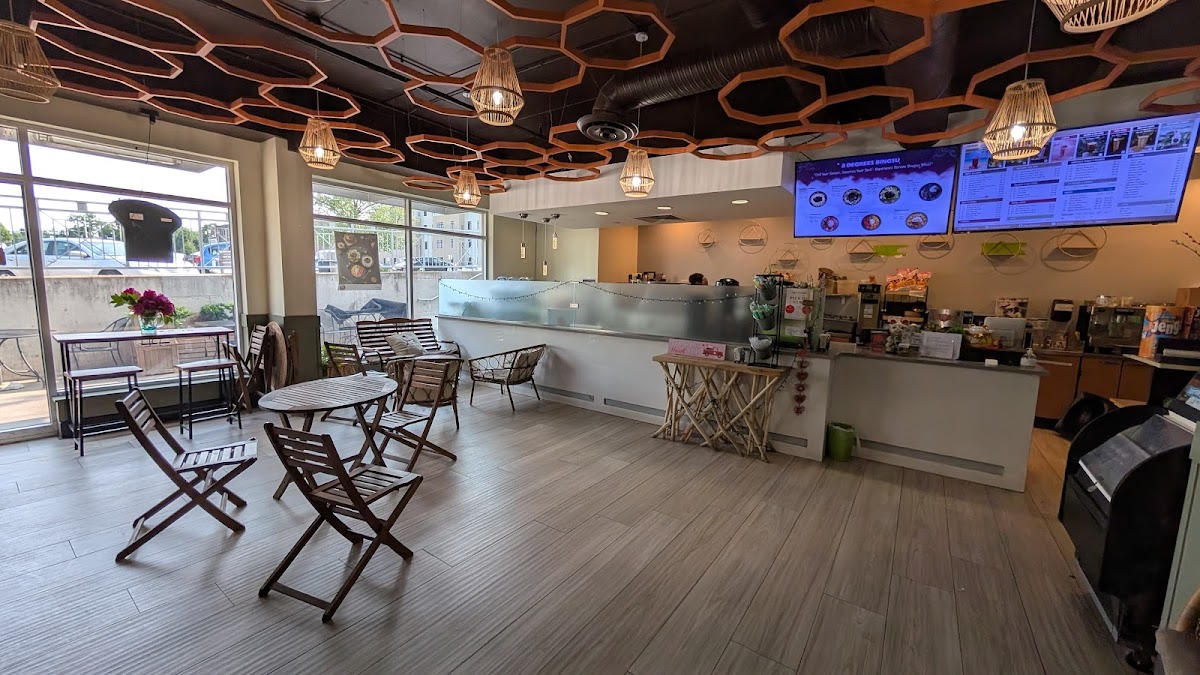8 Degrees Cafe and Boba interior