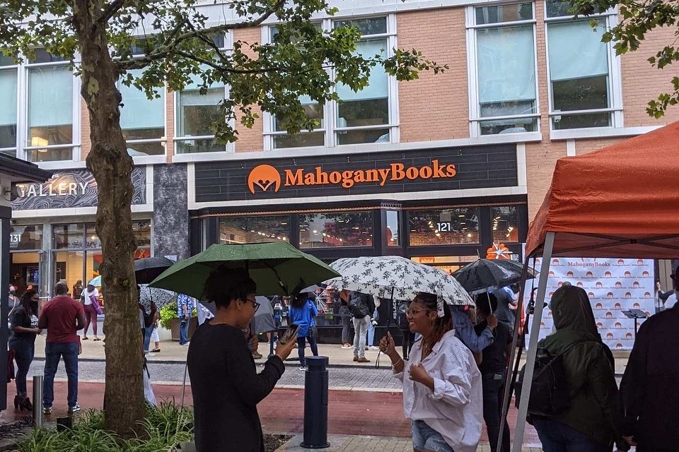 MahoganyBooks - National Harbor interior