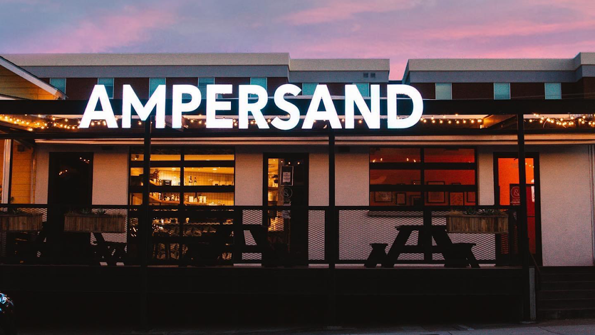 Ampersand interior