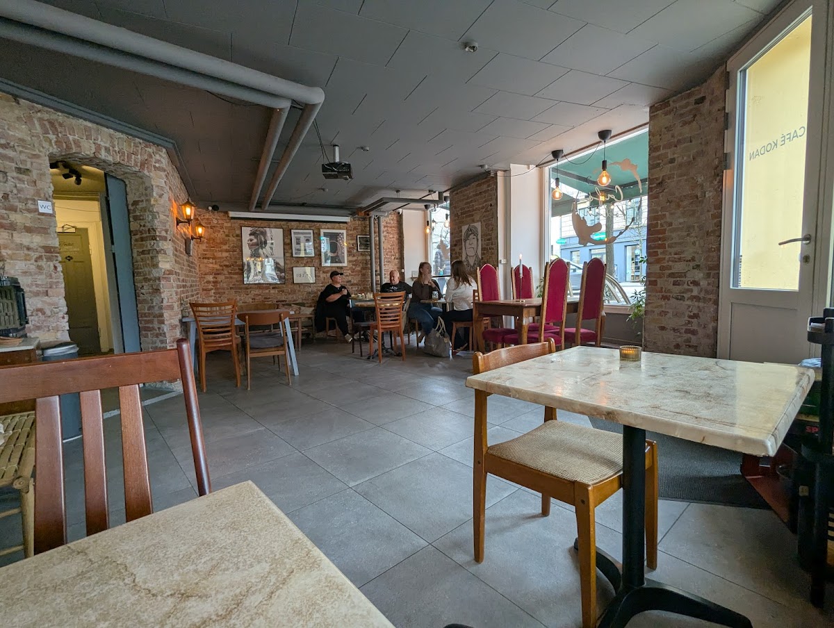 Photo of Lau's