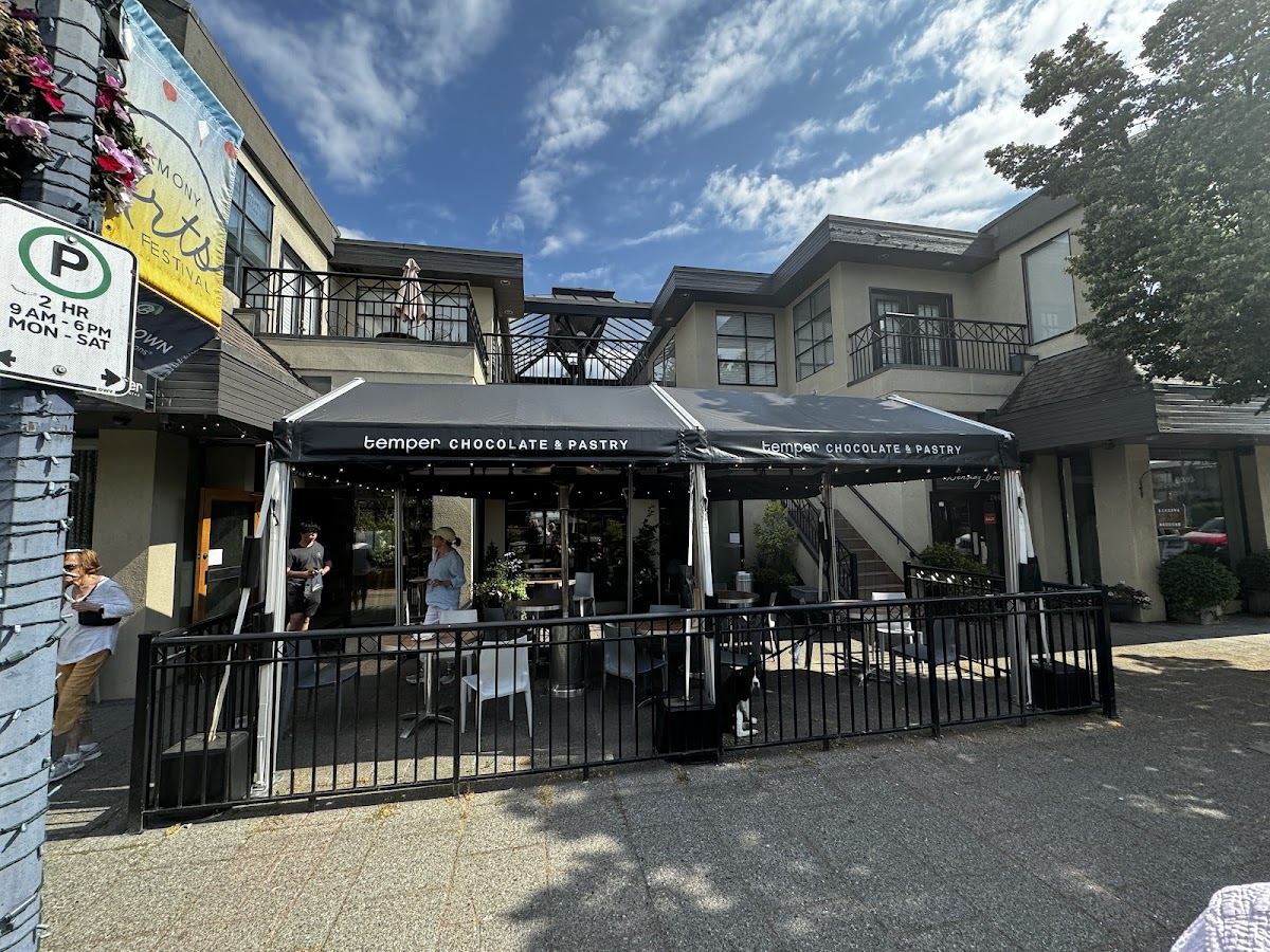 Temper Chocolate and Pastry interior