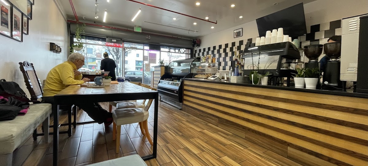 Nunu's Cafe interior