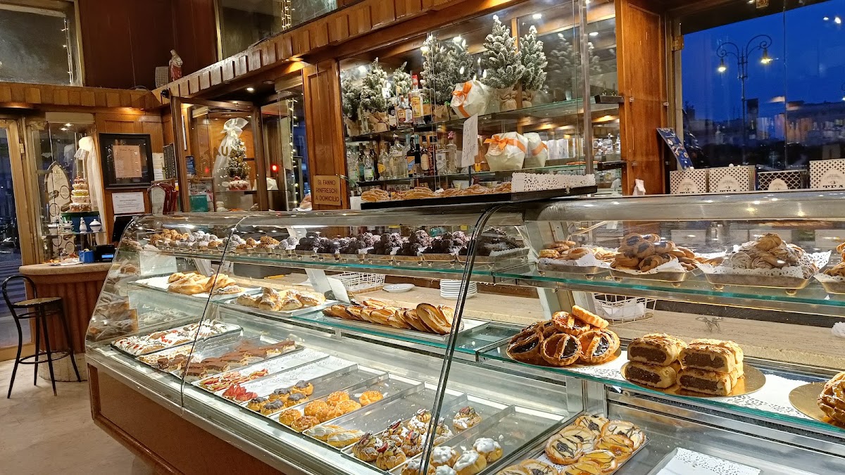 Gran Caffe Giuliani interior