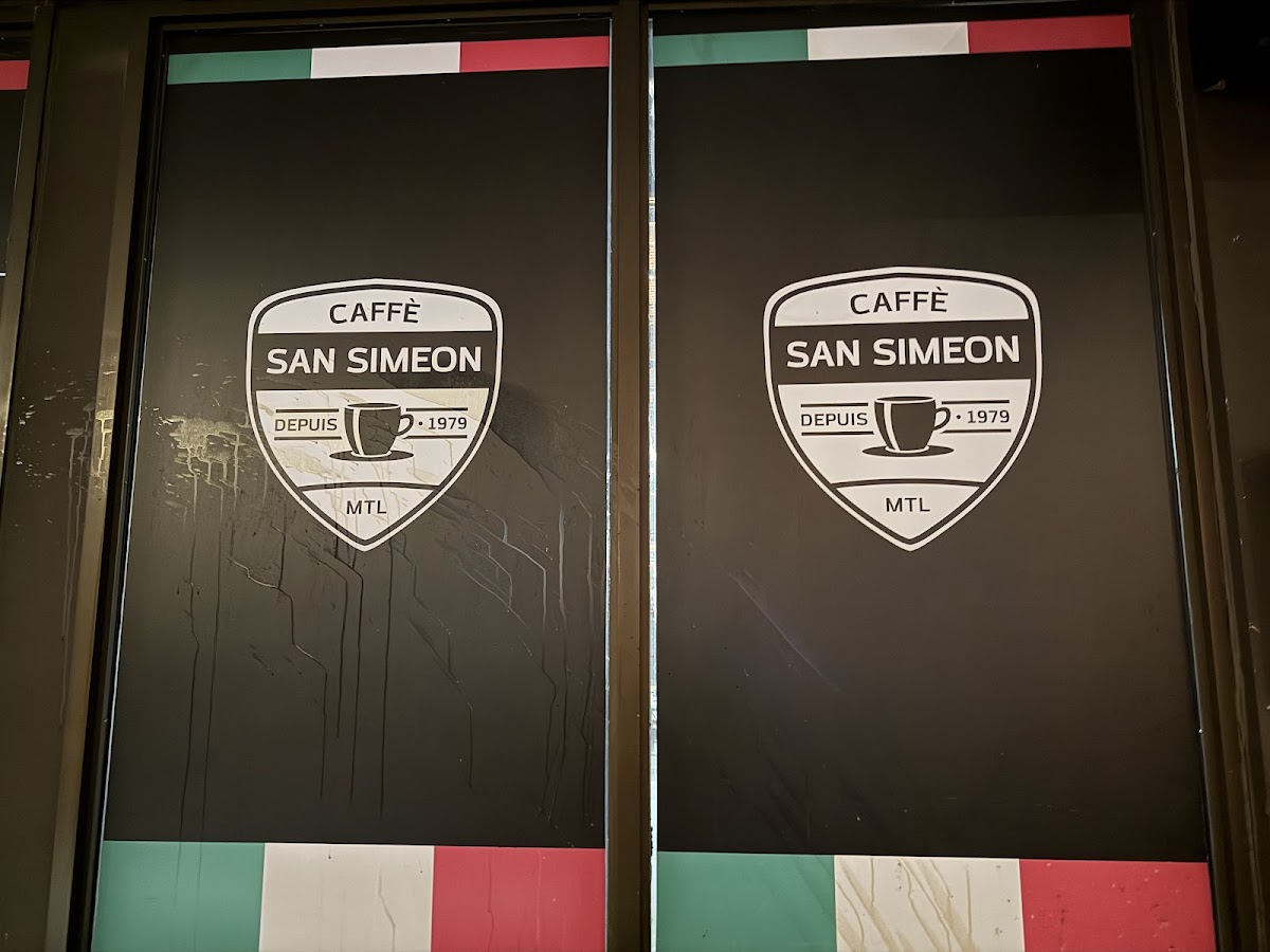 Club Social St Simeon interior