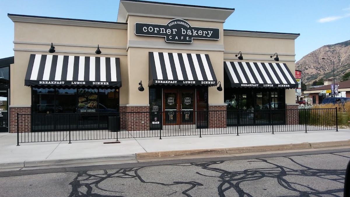 Corner Bakery Cafe interior