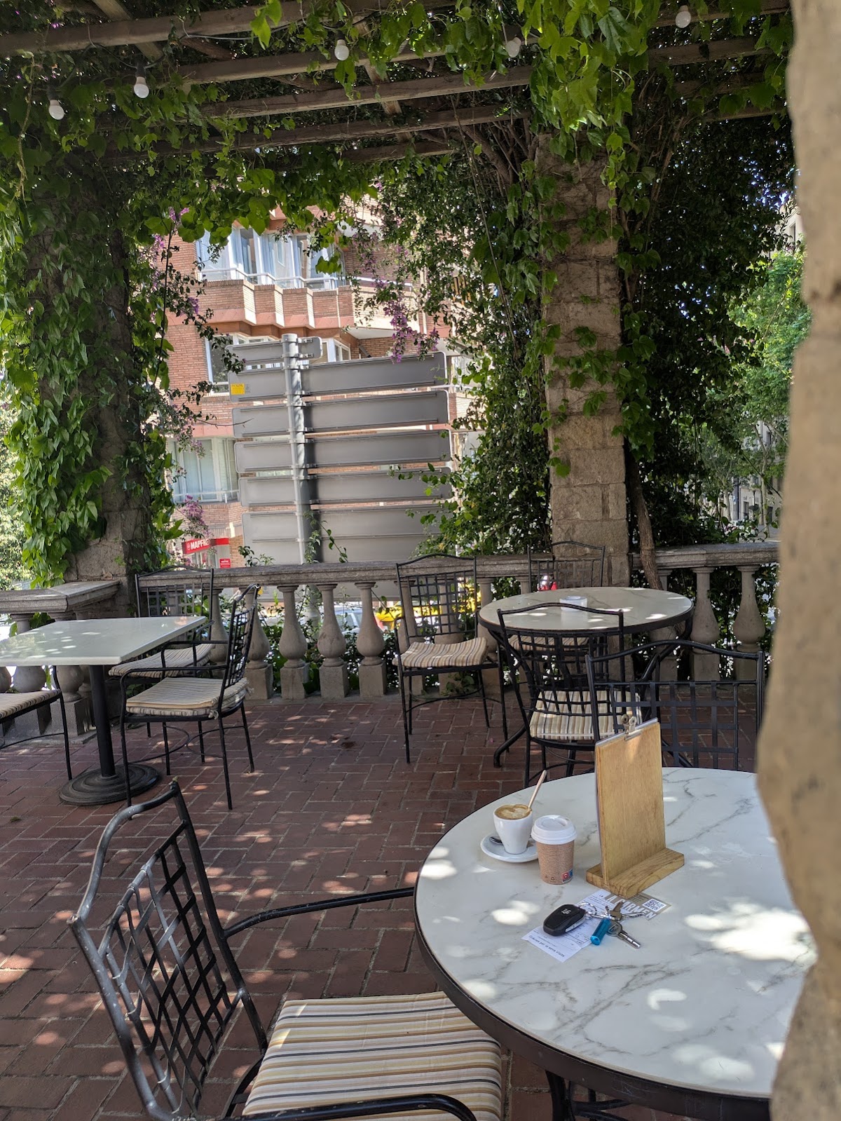 La Carmen Taperia Cerveceria interior