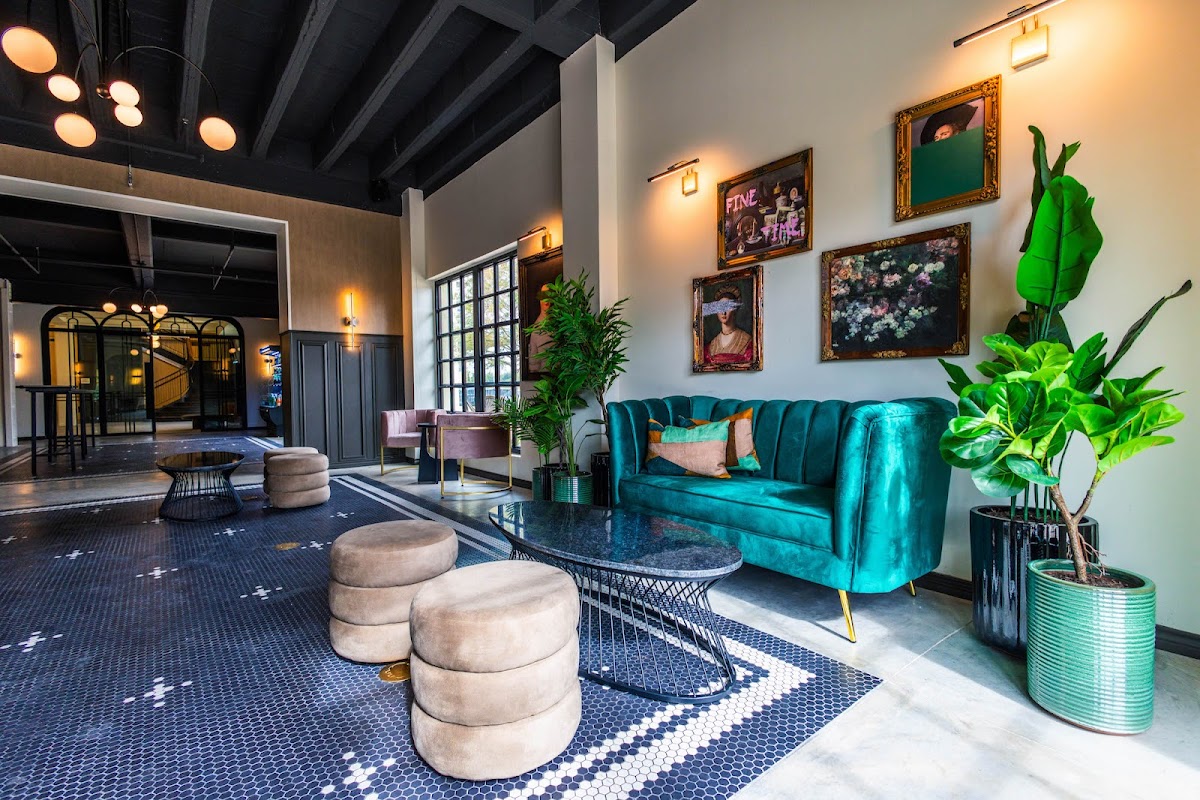 Creme Coffee & Social interior
