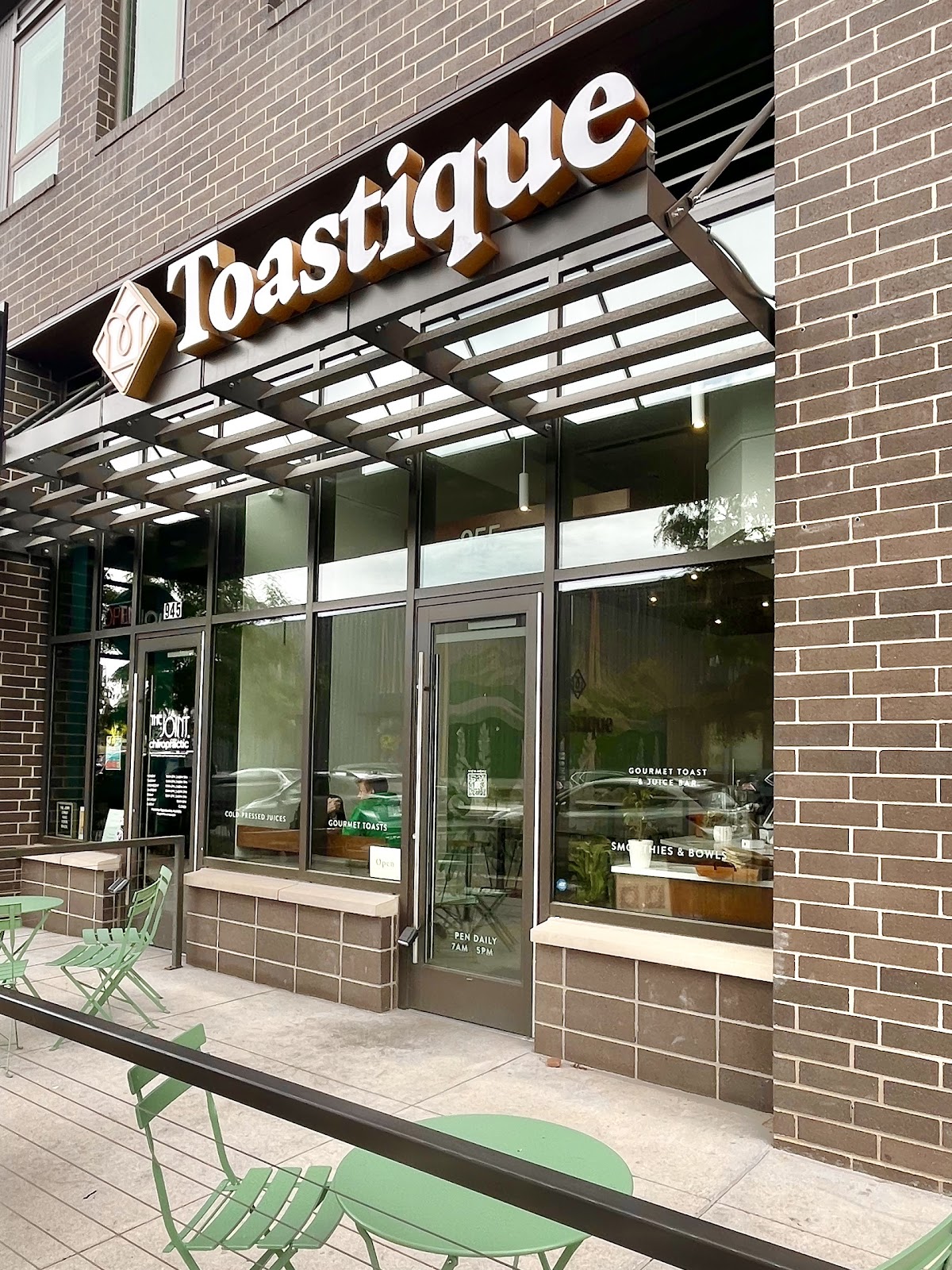 Toastique interior