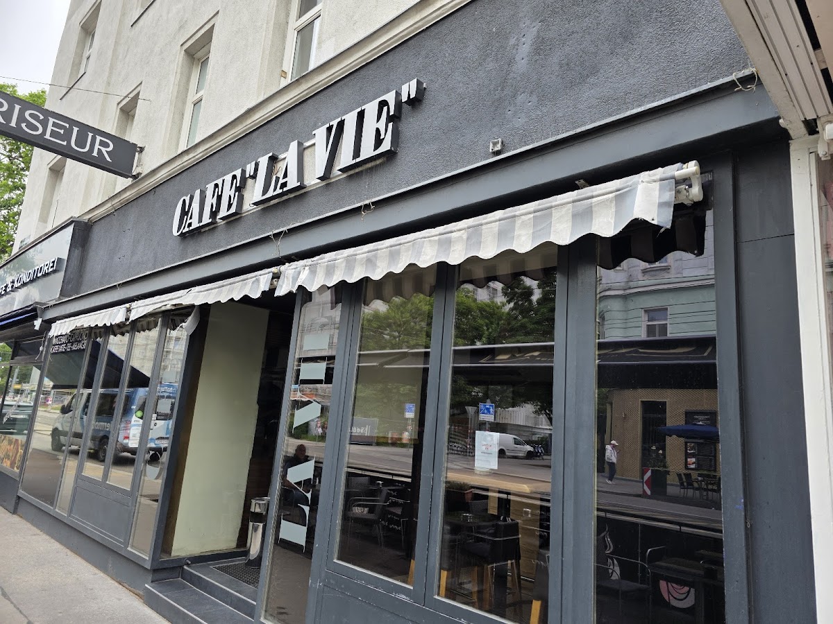 Cafe'Ea Vie' interior