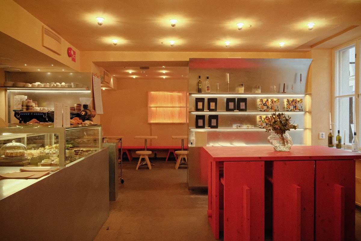 El Fant Cafe & Bar interior
