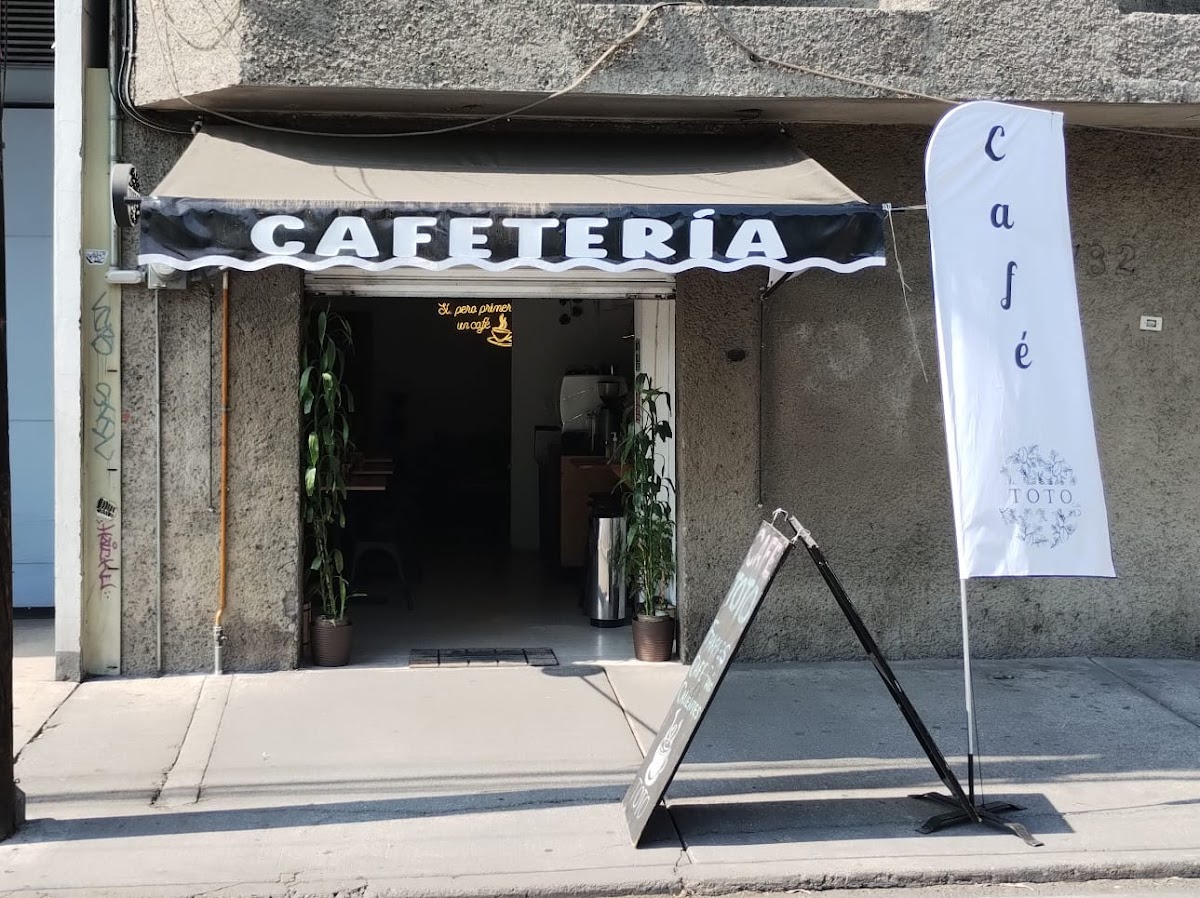 Toto café interior