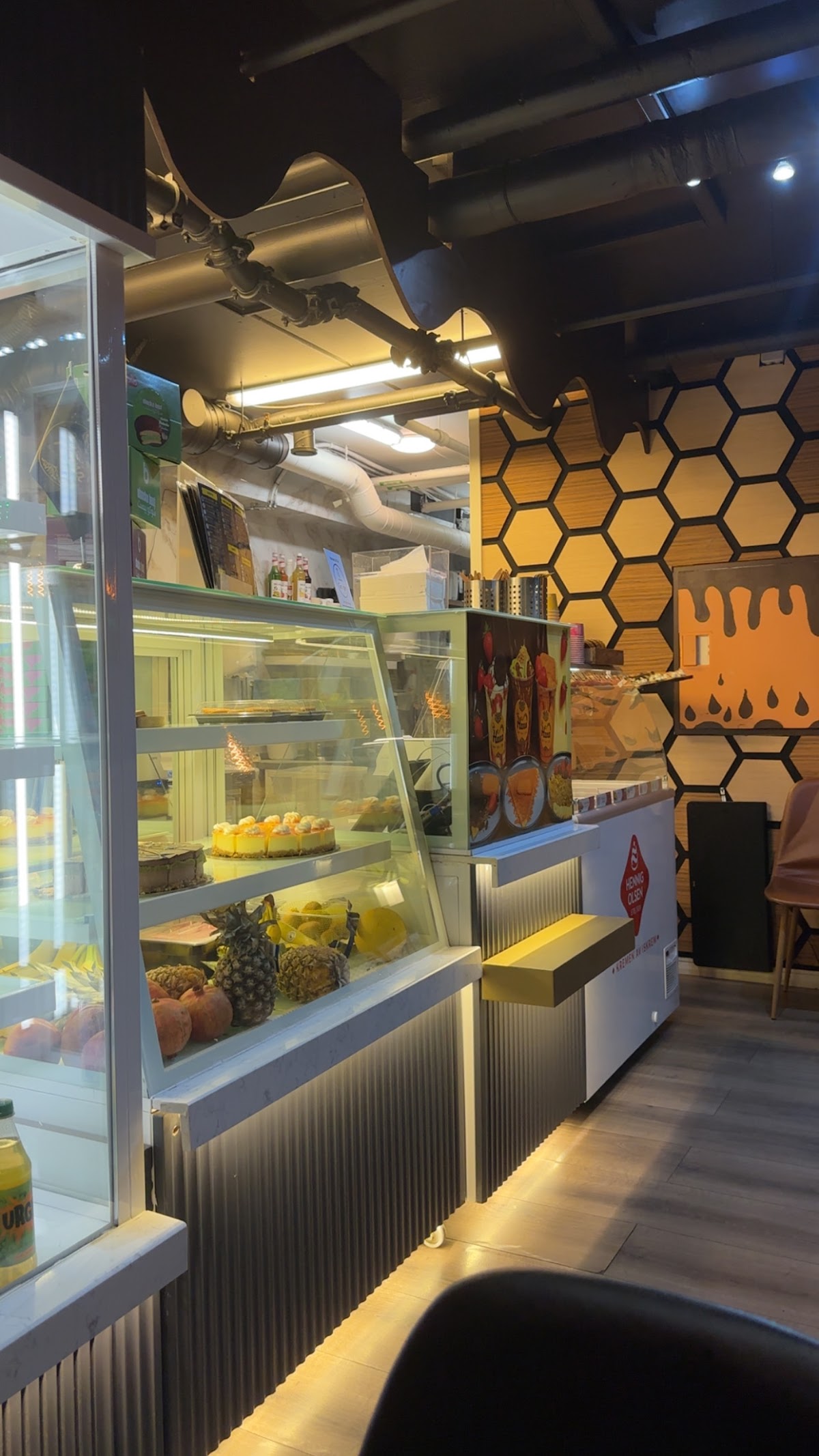 Hana Sweet Cafe interior