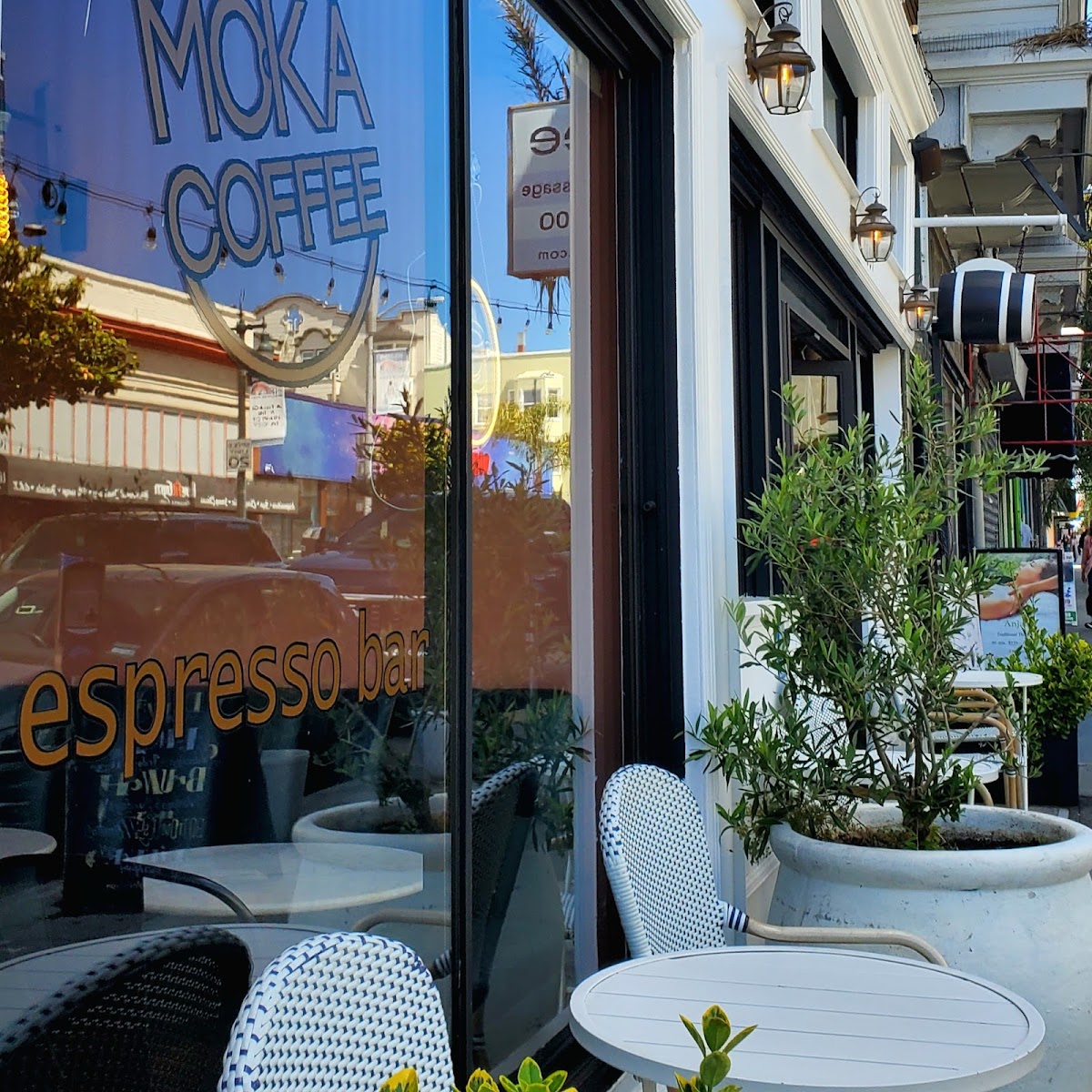 Moka Coffee interior