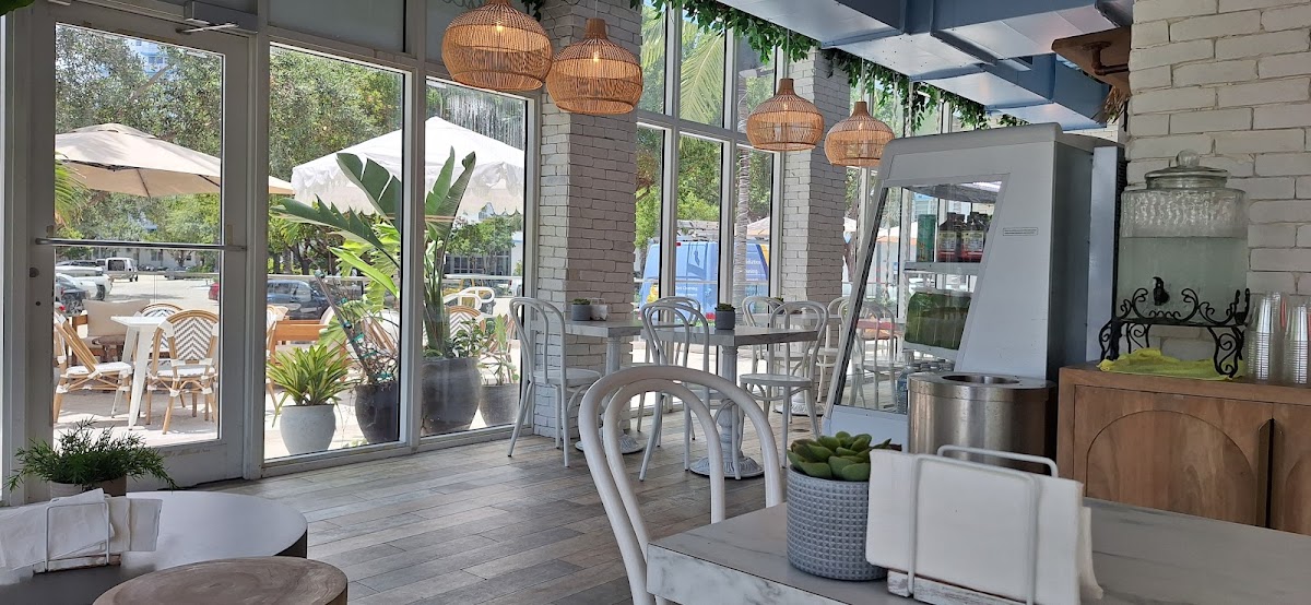 Mr. Baguette - Miami Beach interior