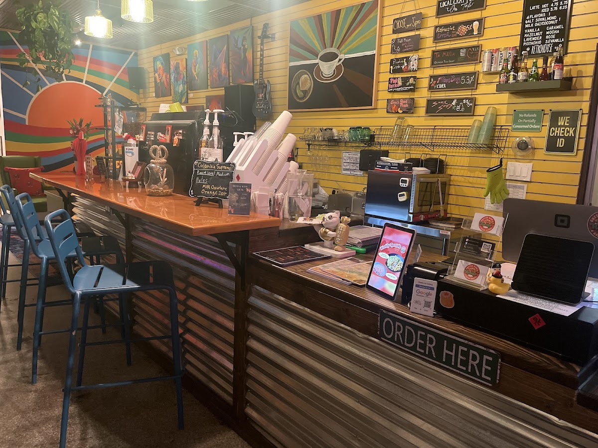 Retro House Coffee Bar & Asian Bistro interior