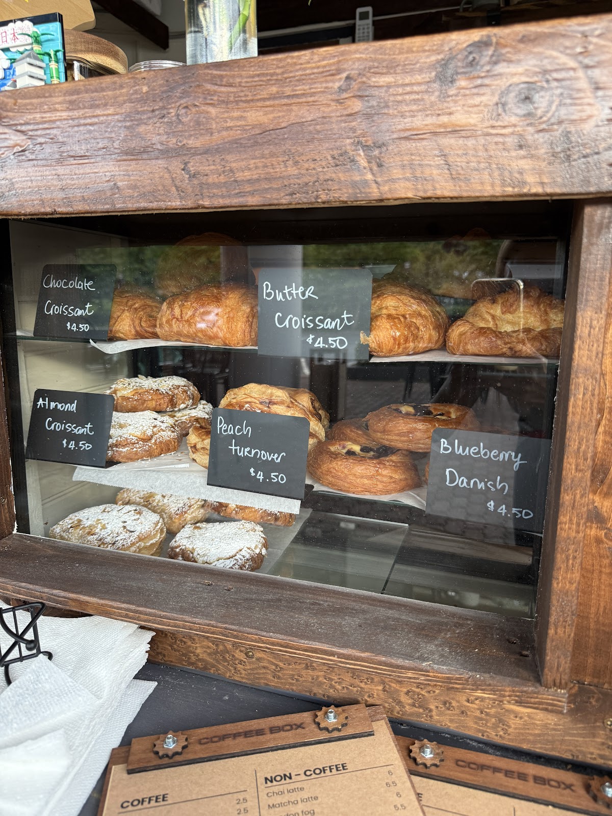 COFFEE BOX interior