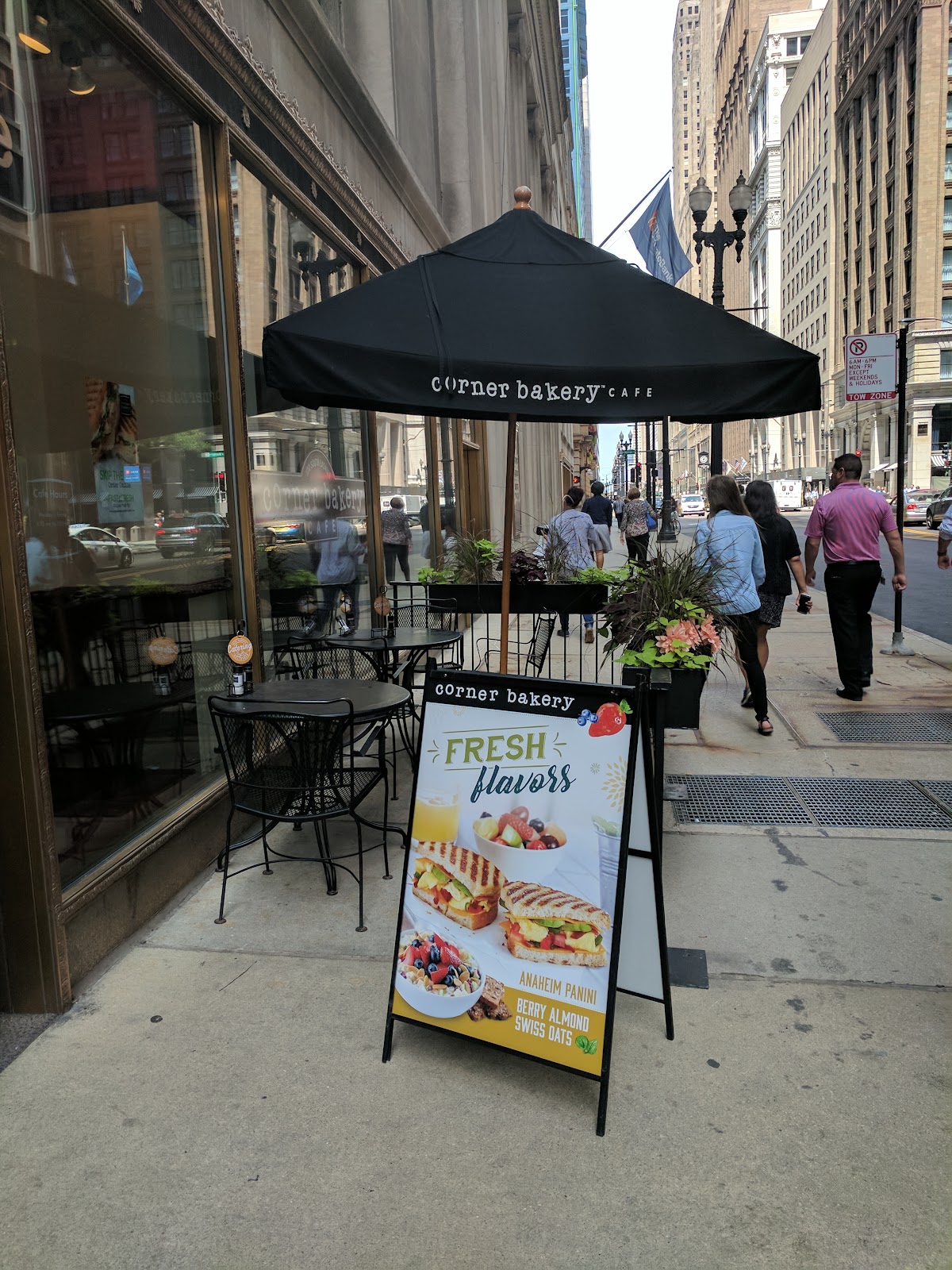 Corner Bakery Cafe interior